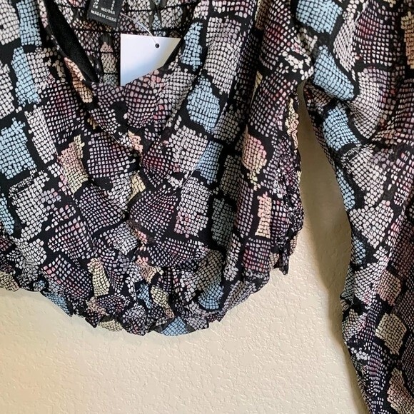 FOREVER 21 crop top black Multicolor geometric long sleeve smock blouse size S - Picture 8 of 9